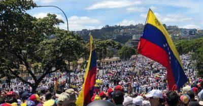 Venezuela, aiuti bloccati alle frontiere
