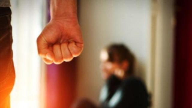Violenza sulle donne: 9 ragazze su 10 non si sentono al sicuro, lavoro e web i luoghi delle molestie
