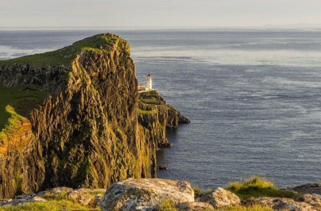 Il faro di Neist Point sull’Isola di Skye, Scozia