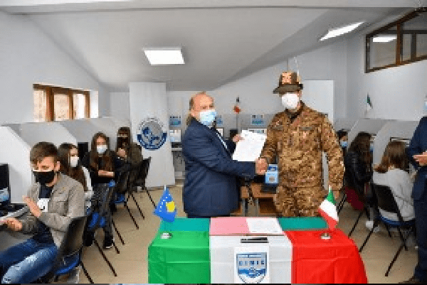 Missione in Kosovo:i militari italiani consegnano PC alle scuole
