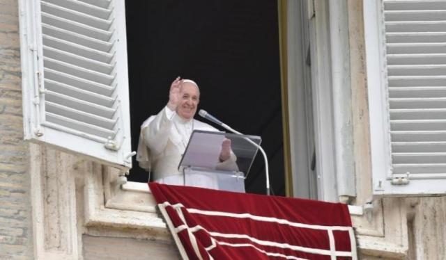 Papa: siate testimoni coraggiosi del Risorto nella vita concreta