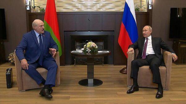 Lukashenko vede Putin e accusa l’Occidente: “Vuole destabilizzare la Bielorussia”