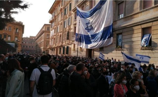 Solidarietà a Israele, migliaia di persone in piazza a Roma 
