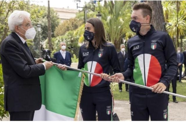 Mattarella consegna il tricolore ai portabandiera olimpici