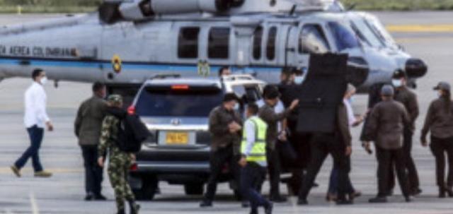Spari dei narcos contro l’elicottero del presidente colombiano