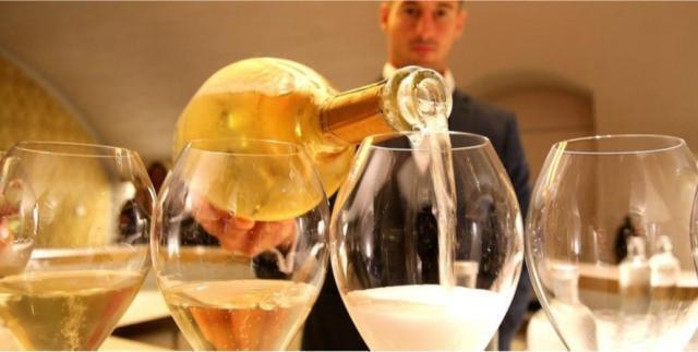 Lo Champagne è russo” e la Francia s’infuria