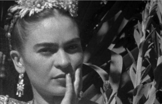 “Il caos dentro”: Napoli omaggia Frida Kahlo