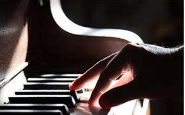 Musica, il pianista Corrado Neri rende omaggio a Morricone