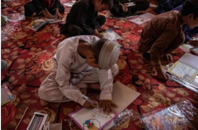 Afghanistan/ Fore (Unicef): bene la riapertura delle scuole secondarie ma le ragazze non devono essere lasciate fuori