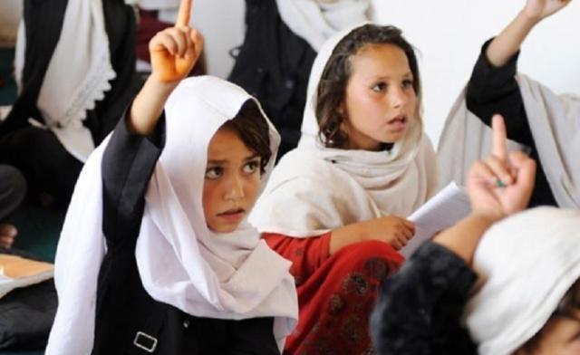 Afghanistan. 2 mln di ragazze escluse da scuola. Vivono in pessime condizioni, senza studiare e lavorare