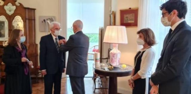 Montevideo: l’Ambasciatore Iannuzzi consegna la Stella d’Italia a Santiago Carnelli
