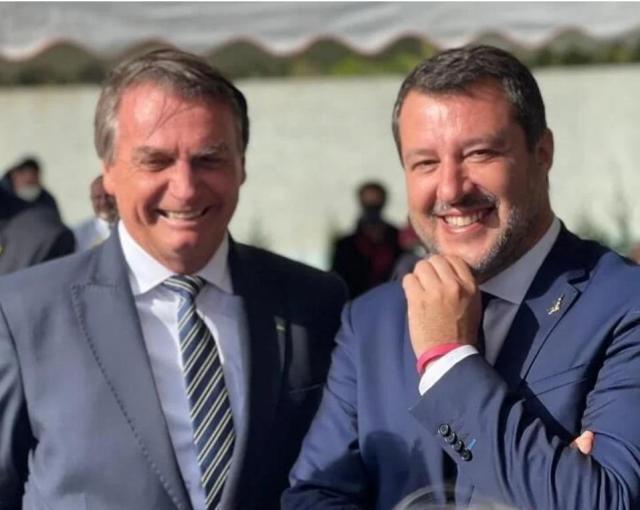 Lega di Governo o sovranista? Giorgetti contro Salvini, lui se ne frega e abbraccia Bolsonaro