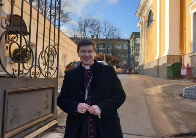 Ucraina, il Vescovo di Kiev: “Nessuno giochi con il paese”