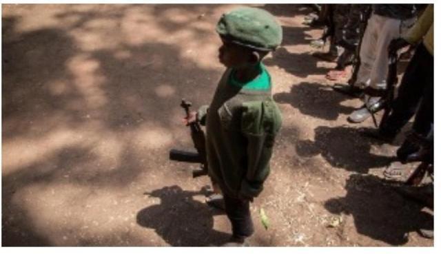 Oltre 93 mila casi di bambini-soldato negli ultimi 15 anni: l’allarme dell’Unicef