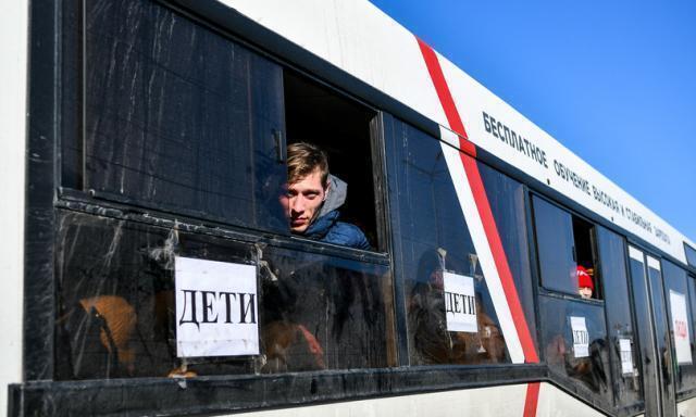 La denuncia di Kiev: “11 bus vuoti per accogliere i rifugiati sequestrati dai russi”