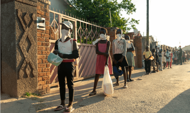 Il business del cibo di contrabbando nello Zimbabwe stremato dalla fame