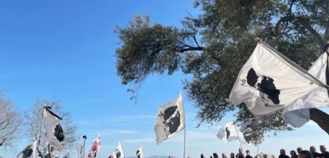 La rivolta dei giovani in Corsica contro la Francia “assassina” del mito Yvan Colonna