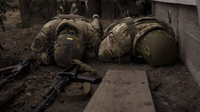 Almeno 180 mila ucraini sono tornati in patria a combattere