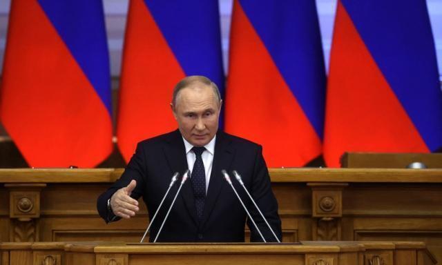 La minaccia di Putin: “L’Occidente vuole farci a pezzi, ma reagiremo in modo fulmineo”