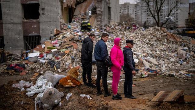 Nuova fossa comune nei pressi di Mariupol, “fino a 10.000 civili” 