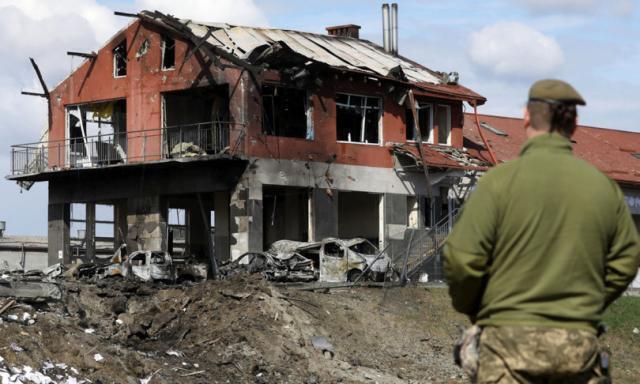 Mariupol, ore decisive per l’assalto all’acciaieria: “Non ci arrendiamo”