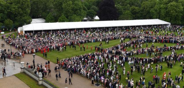 A Buckingham Palace tornano i Garden Party ma senza Elisabetta II