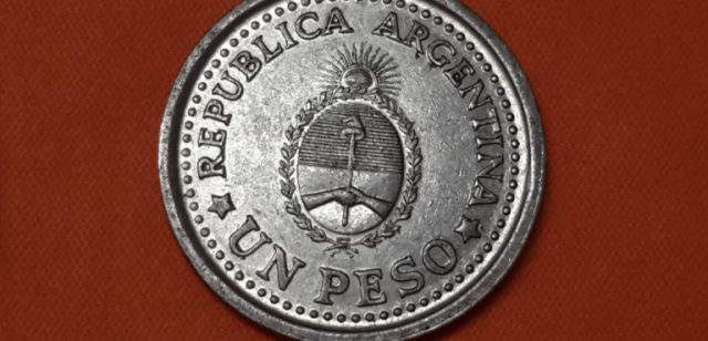 Per quanto vale poco, il peso argentino ormai si vende al chilo