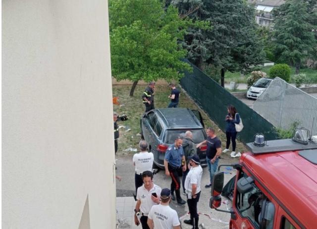 A L’Aquila auto piomba nel cortile di un asilo: morto un bambino di 4 anni, altri 5 feriti