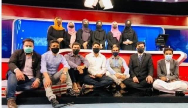 Conduttrici tv a volto coperto. Talebani: “è ordine di Dio”. Solidarietà dei conduttori