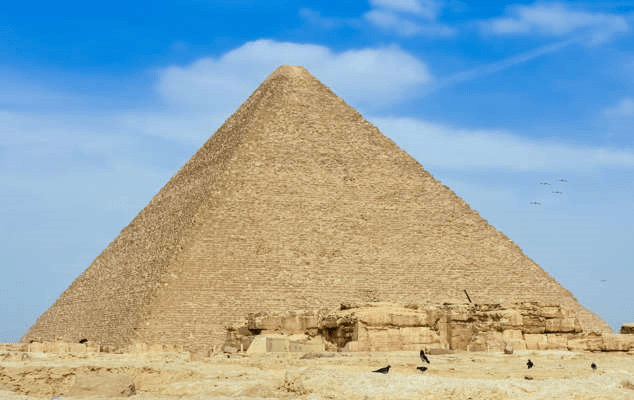 La Piramide di Cheope: un prodigio ingegneristico avvolto dal mistero