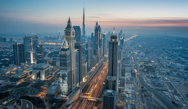 Gli Emirati Arabi hanno annunciato un piano di assicurazione contro la disoccupazione 