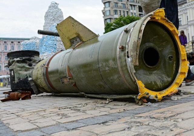 I Russi annunciano presa di Lysychansk ma Kiev smentisce, piovono missili