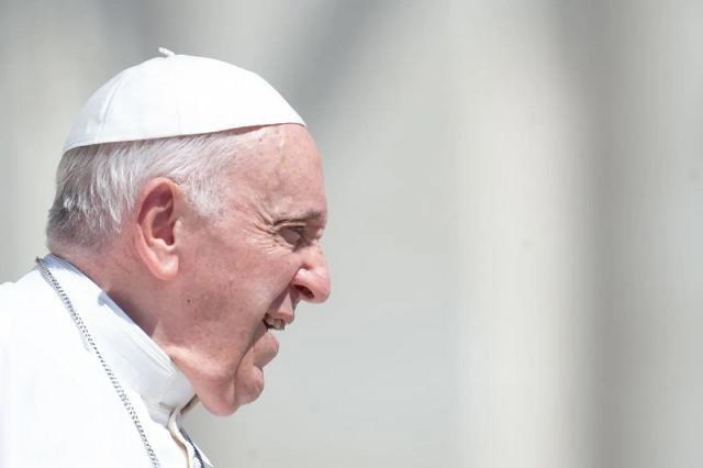 Papa “Porre fine a folle guerra in Ucraina”