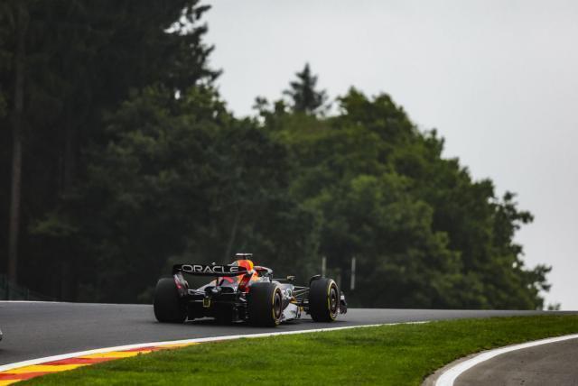 Verstappen vola a Spa ma partirà in fondo alla griglia con Leclerc
