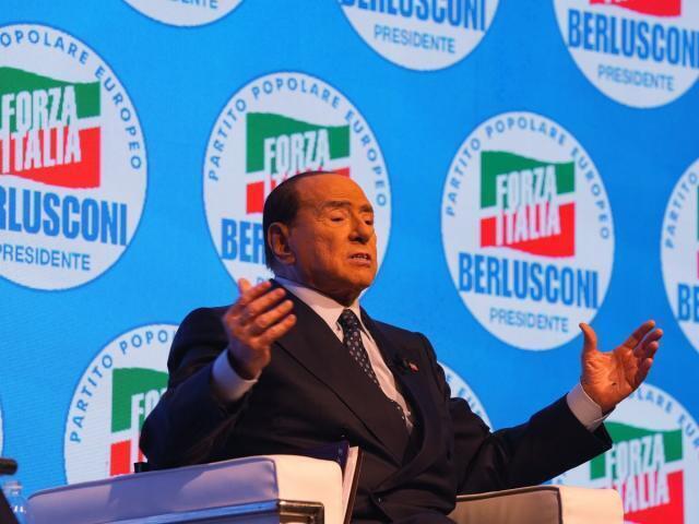 Berlusconi “Abbiamo una golden share sul rischio populismo”