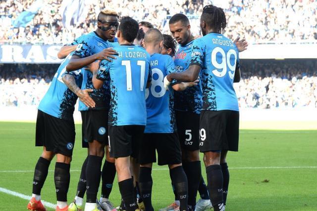 Napoli scatenato, tripletta Osimhen e 4-0 al Sassuolo