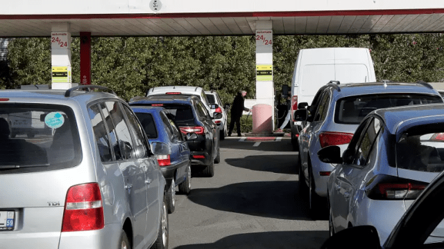 Manca la benzina in Francia: cosa sta succedendo?
