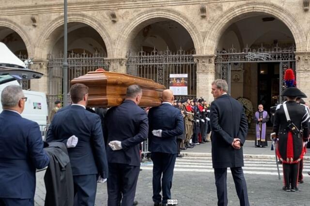A Roma l’ultimo saluto a Frattini e l’omaggio della politica