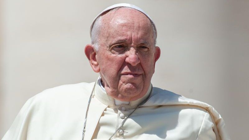 Immigrazione, Papa “Mai più viaggi della morte”