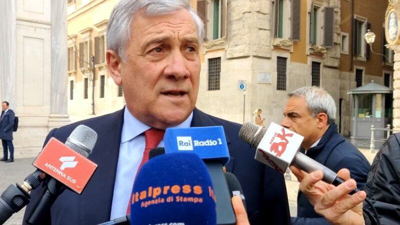 Immigrazione, Tajani “Avanti con salvataggi, favorire quella regolare”
