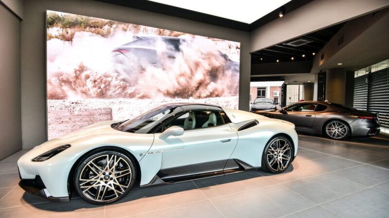 Maserati inaugura il nuovo concept store a Torino