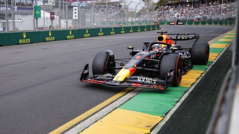 In Australia vince Verstappen davanti a Hamilton, terzo Alonso