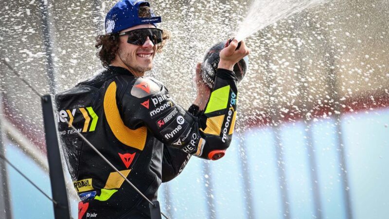 Bezzecchi vince in Argentina e guida Mondiale, tripletta Ducati