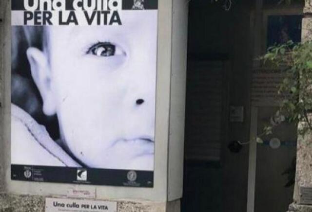 Milano, neonato lasciato con una lettera in ospedale dalla madre