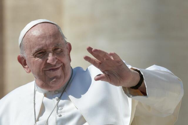 Papa Francesco vola in Ungheria, viaggio all’insegna della pace