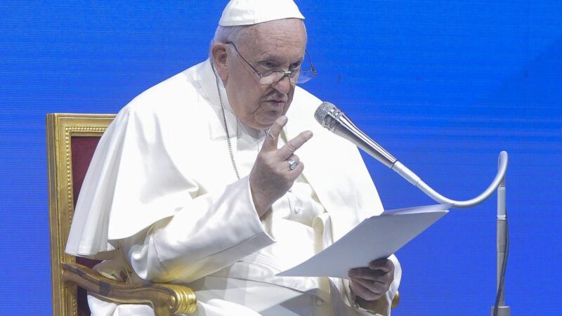 Papa “Non abituiamoci ai conflitti e alle violenze”