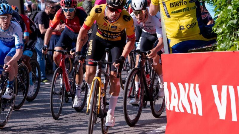 A Cavendish l’ultima tappa del Giro, Roglic vince la corsa