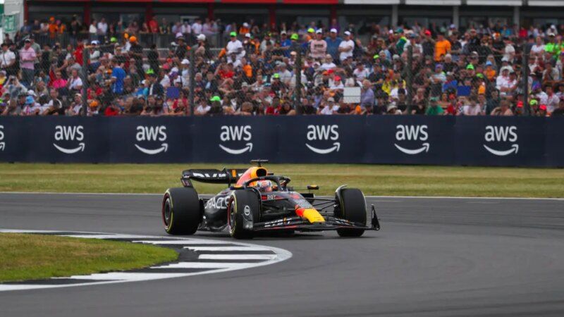Verstappen in pole a Silverstone, Leclerc 4° e Sainz 5°