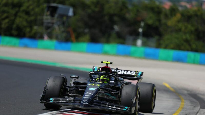 Hamilton torna in pole in Ungheria, Verstappen beffato