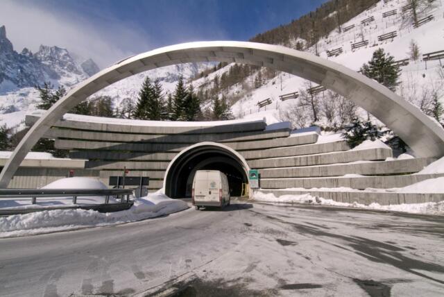 Mit “Accordo con la Francia per evitare la chiusura del Monte Bianco”